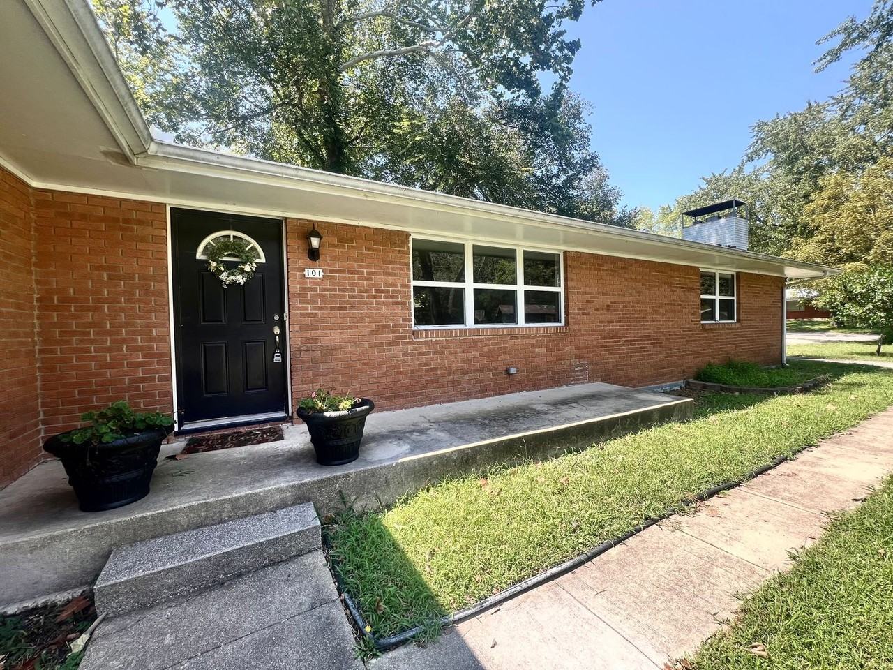 101 Elliott Dr - Photo 3 of 46