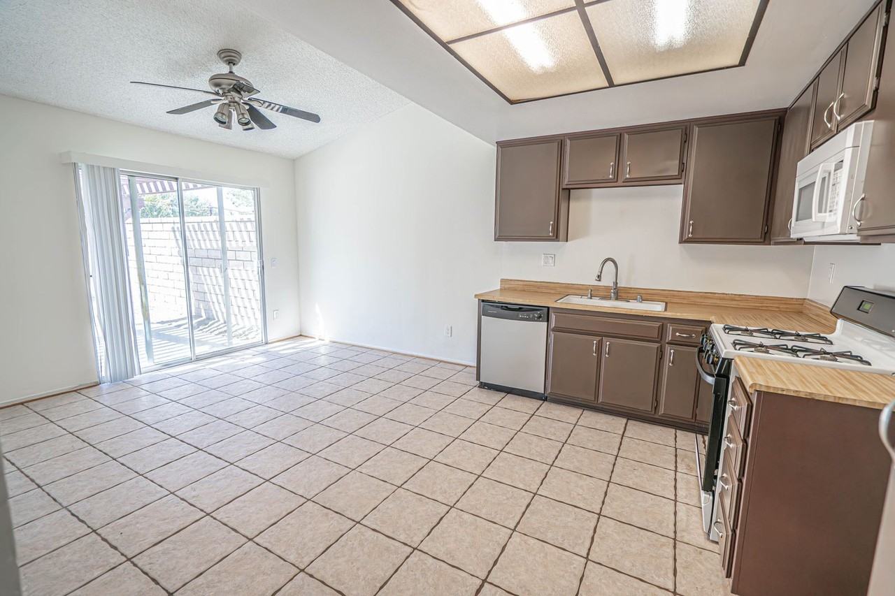 15702 Rosehaven Ln - Photo 3 of 25