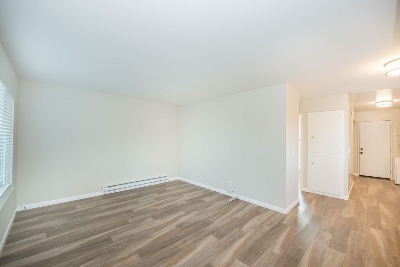 10230 Ascot Cir - Photo 3 of 23