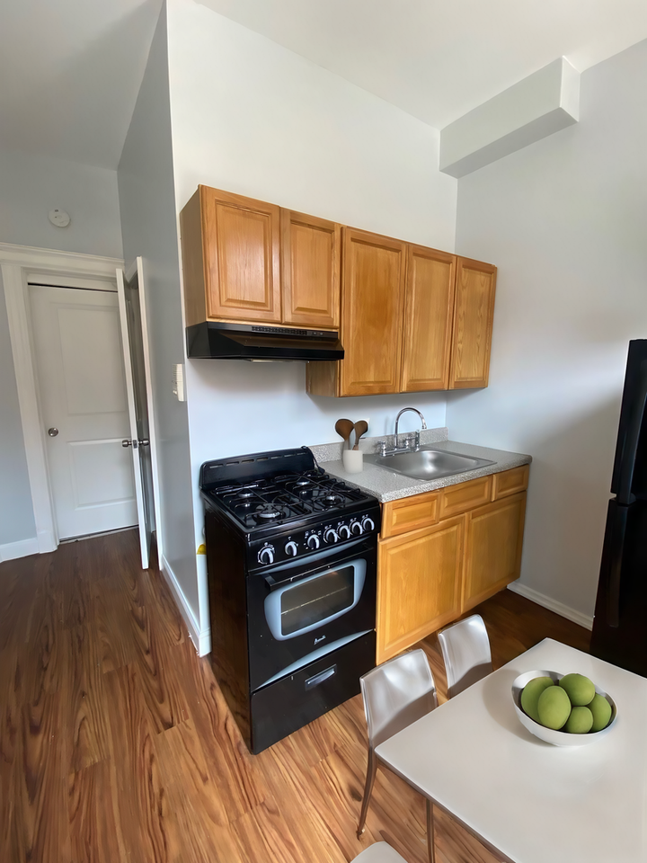 620 - OM-620 8th Street LLC - Photo 2 of 5