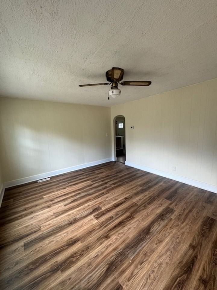 716 Ivey Cir - Photo 2 of 16