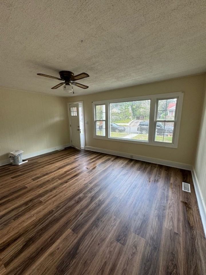 716 Ivey Cir - Photo 3 of 16