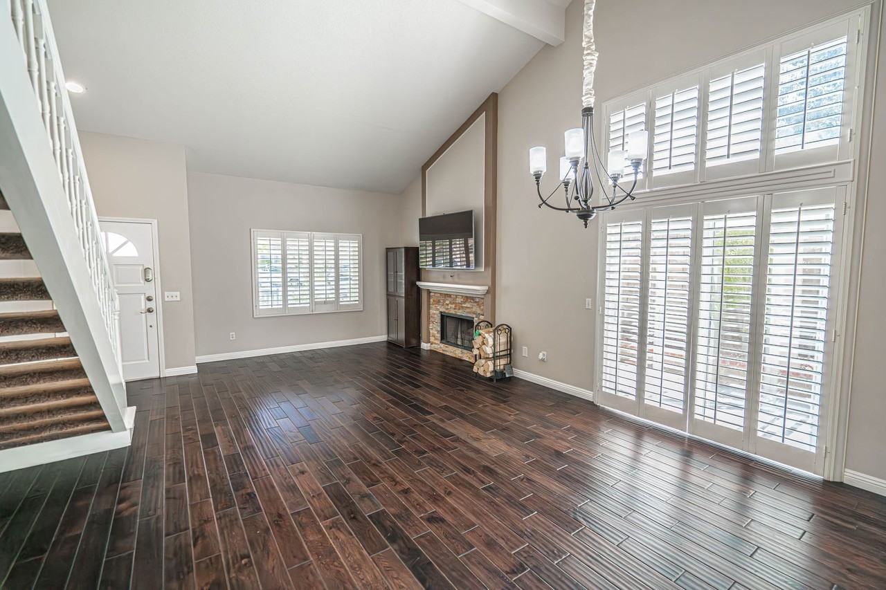 23948 Bennington Dr - Photo 2 of 33