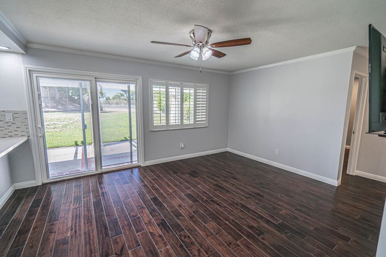 23948 Bennington Dr - Photo 3 of 33