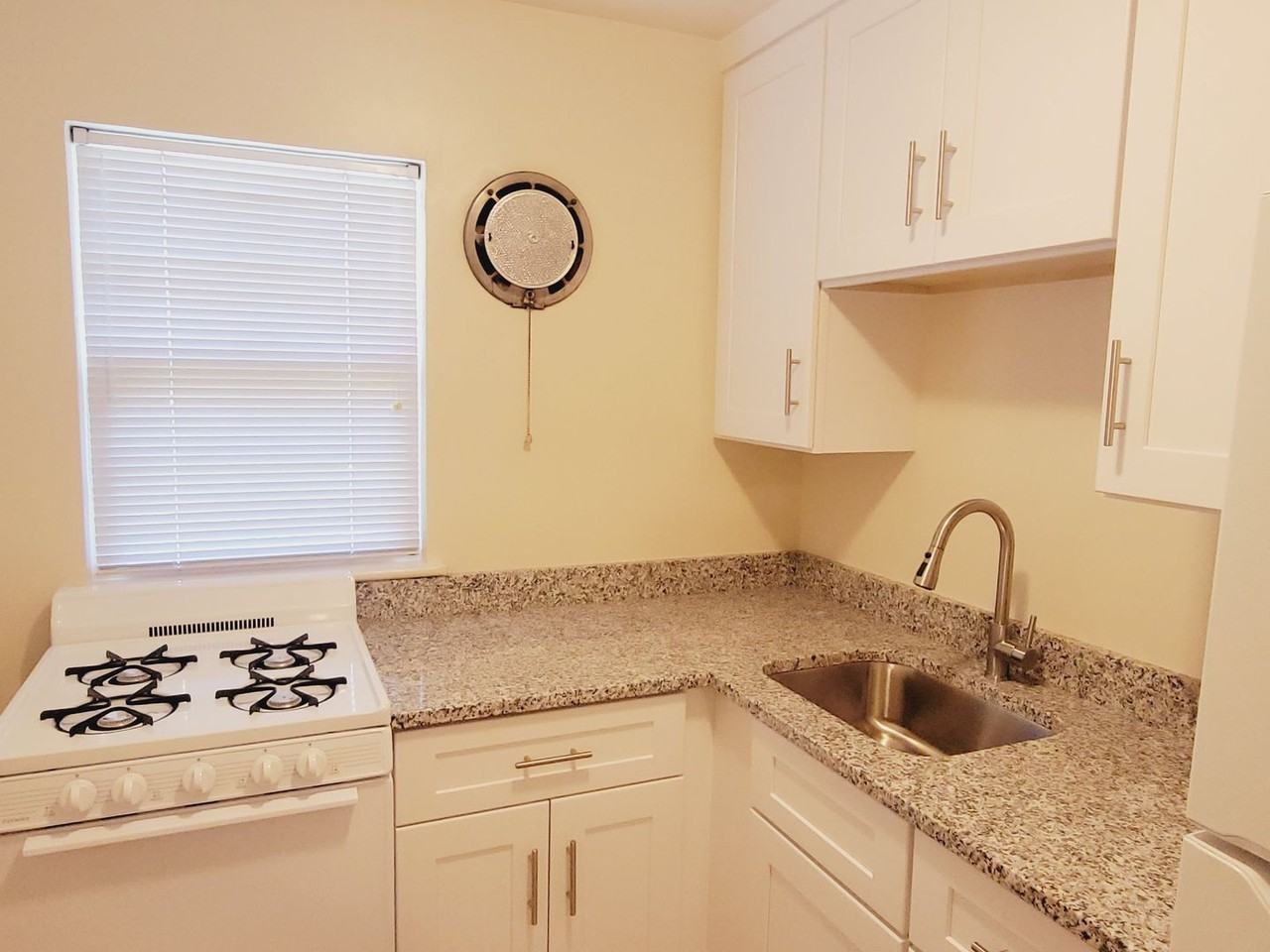 Wakefield Manor Apartments - Photo 5 of 13