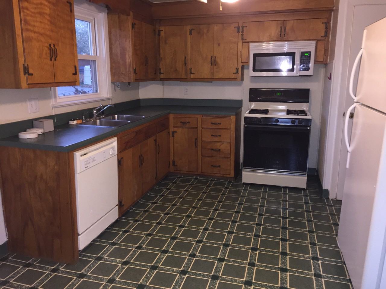 41 Laurel Ave - Photo 3 of 9