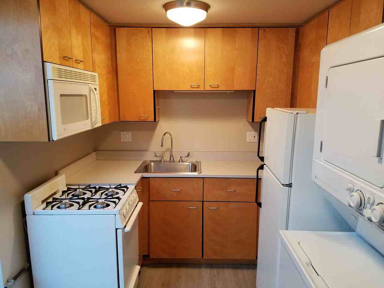 2206 1/2 E Alder St - Photo 3 of 10