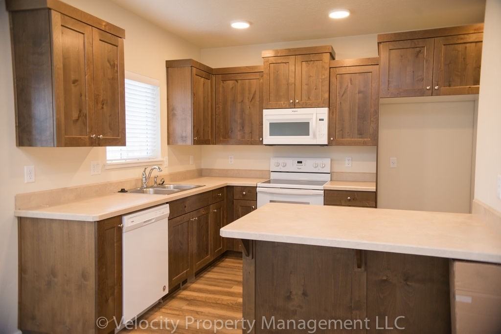 237 Timothy Dr - Photo 2 of 11