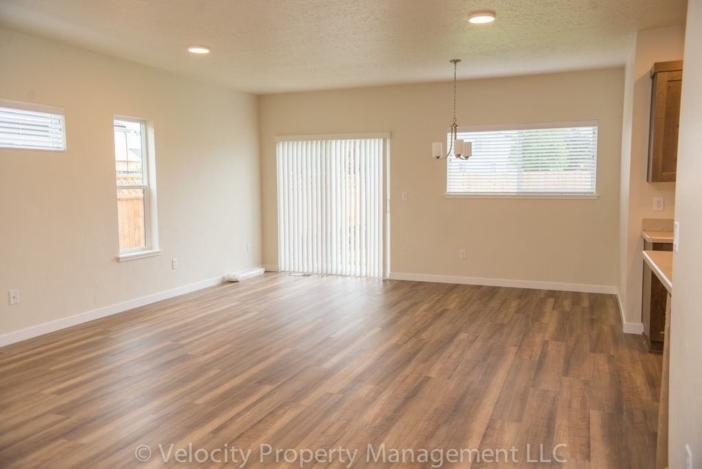 237 Timothy Dr - Photo 5 of 11