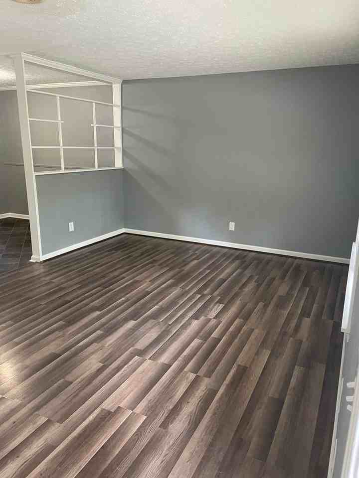 102 Debbie Dr - Photo 2 of 10