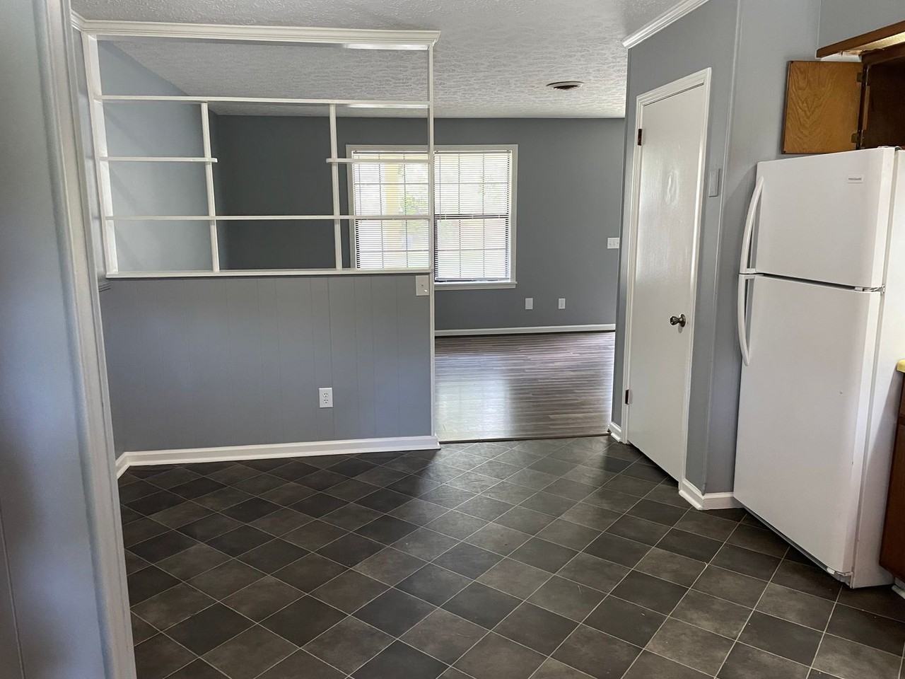 102 Debbie Dr - Photo 5 of 10