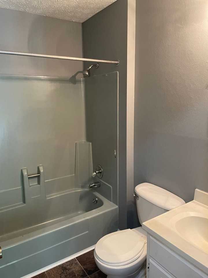 102 Debbie Dr - Photo 6 of 10