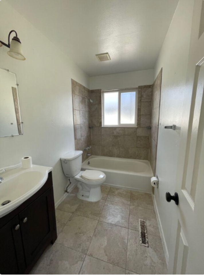 Triplex townhome blocks away from Anshutz Hospital - Photo 3 of 8