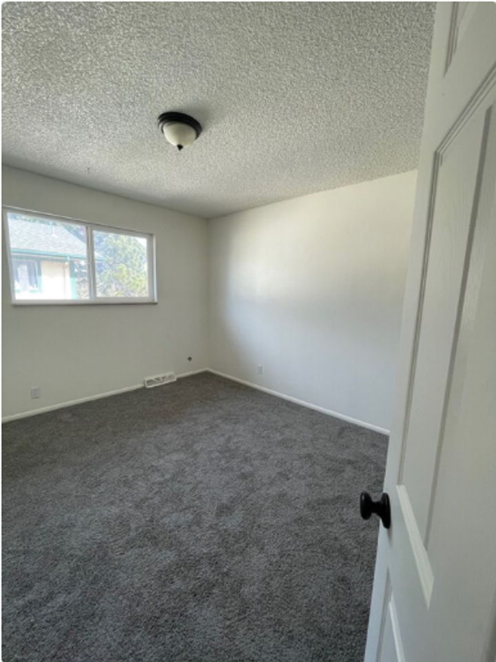 Triplex townhome blocks away from Anshutz Hospital - Photo 4 of 8