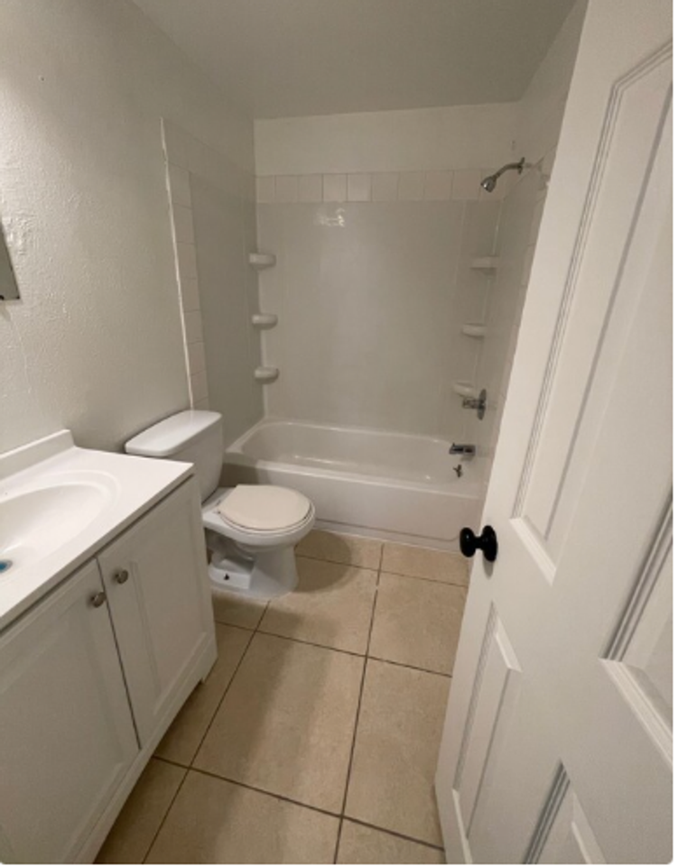 Triplex townhome blocks away from Anshutz Hospital - Photo 6 of 8