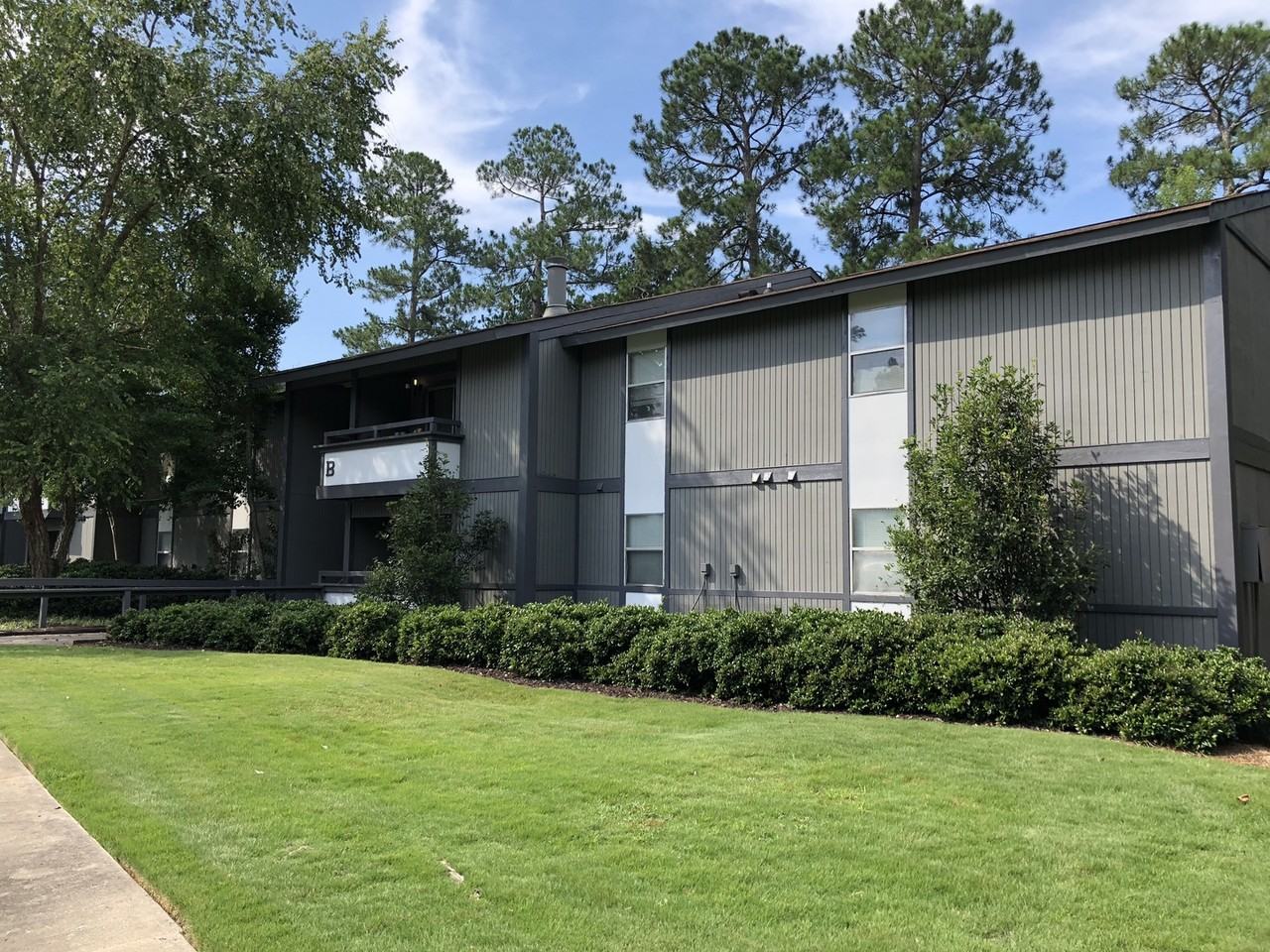 Jomaric Apartments - Photo 3 of 7