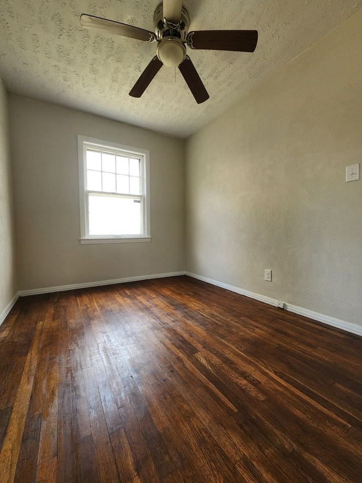 2208 Atwood Ter - Photo 5 of 9