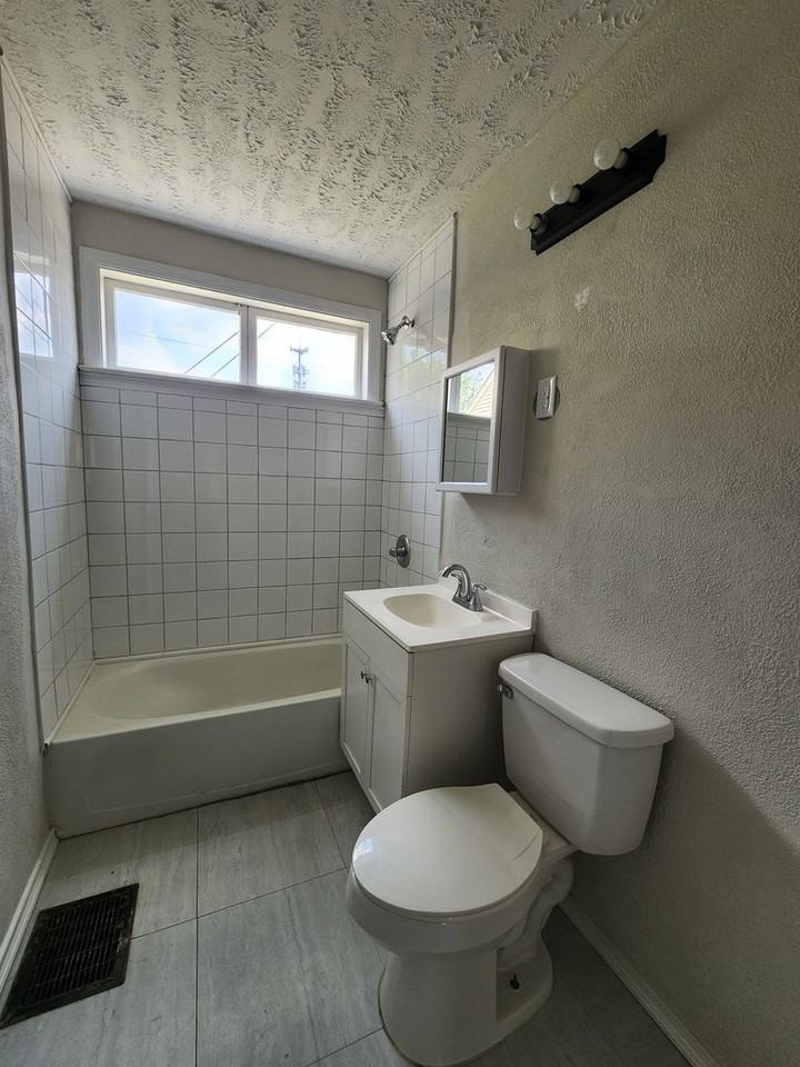 2208 Atwood Ter - Photo 6 of 9