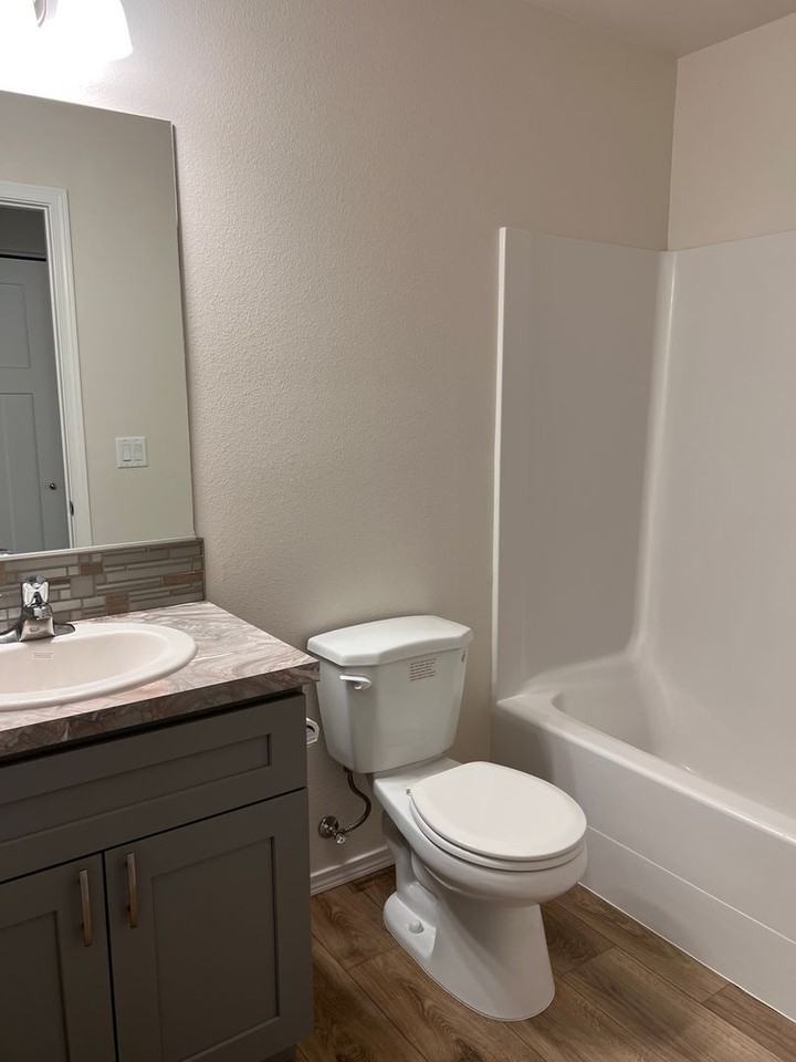 1410 S Madison St - Photo 5 of 10