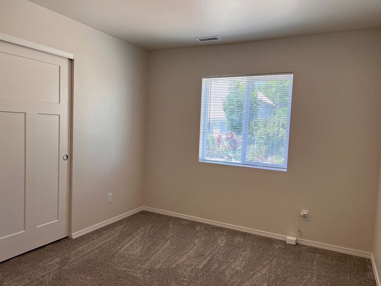 1410 S Madison St - Photo 6 of 10