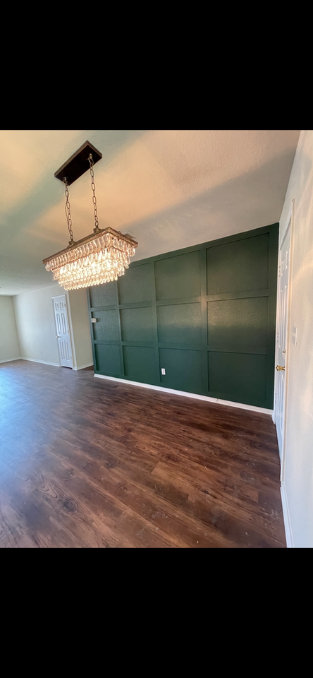 302 Sheila Dr - Photo 3 of 12