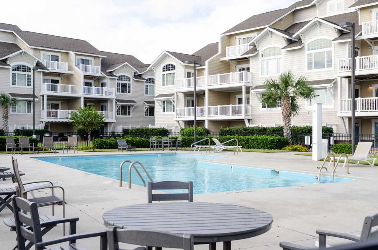 670 Saint Joseph St - Photo 2 of 32