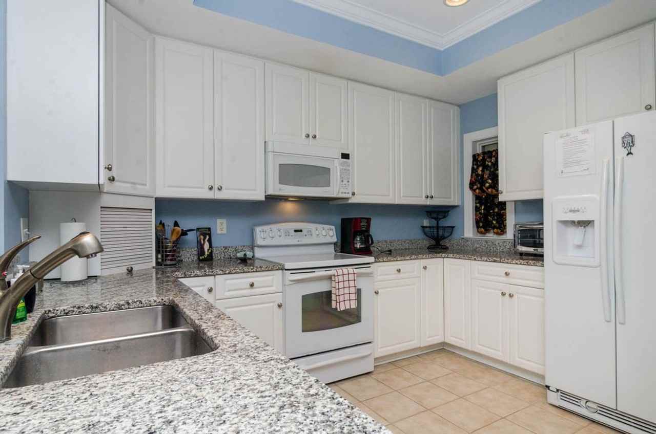 670 Saint Joseph St - Photo 6 of 32