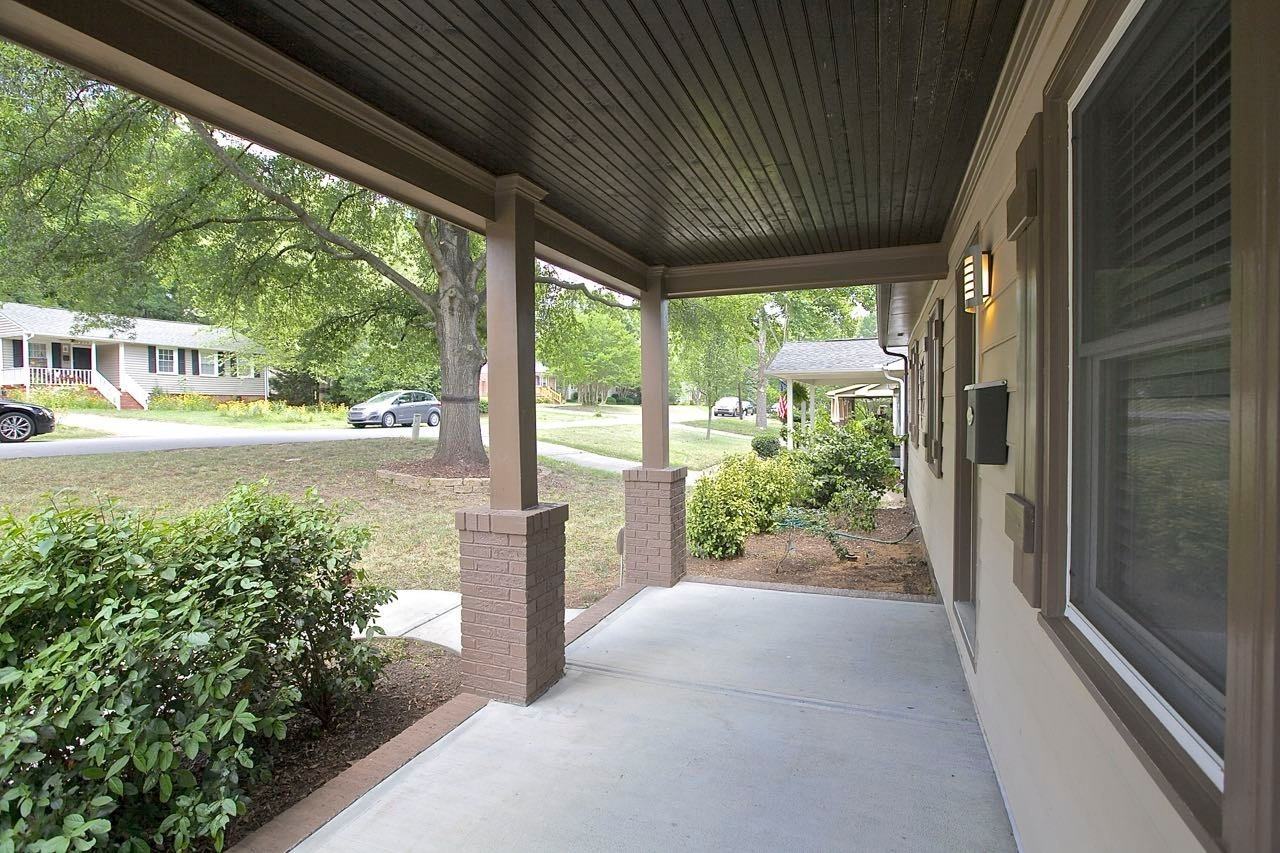 1812 Cochran Pl - Photo 3 of 28