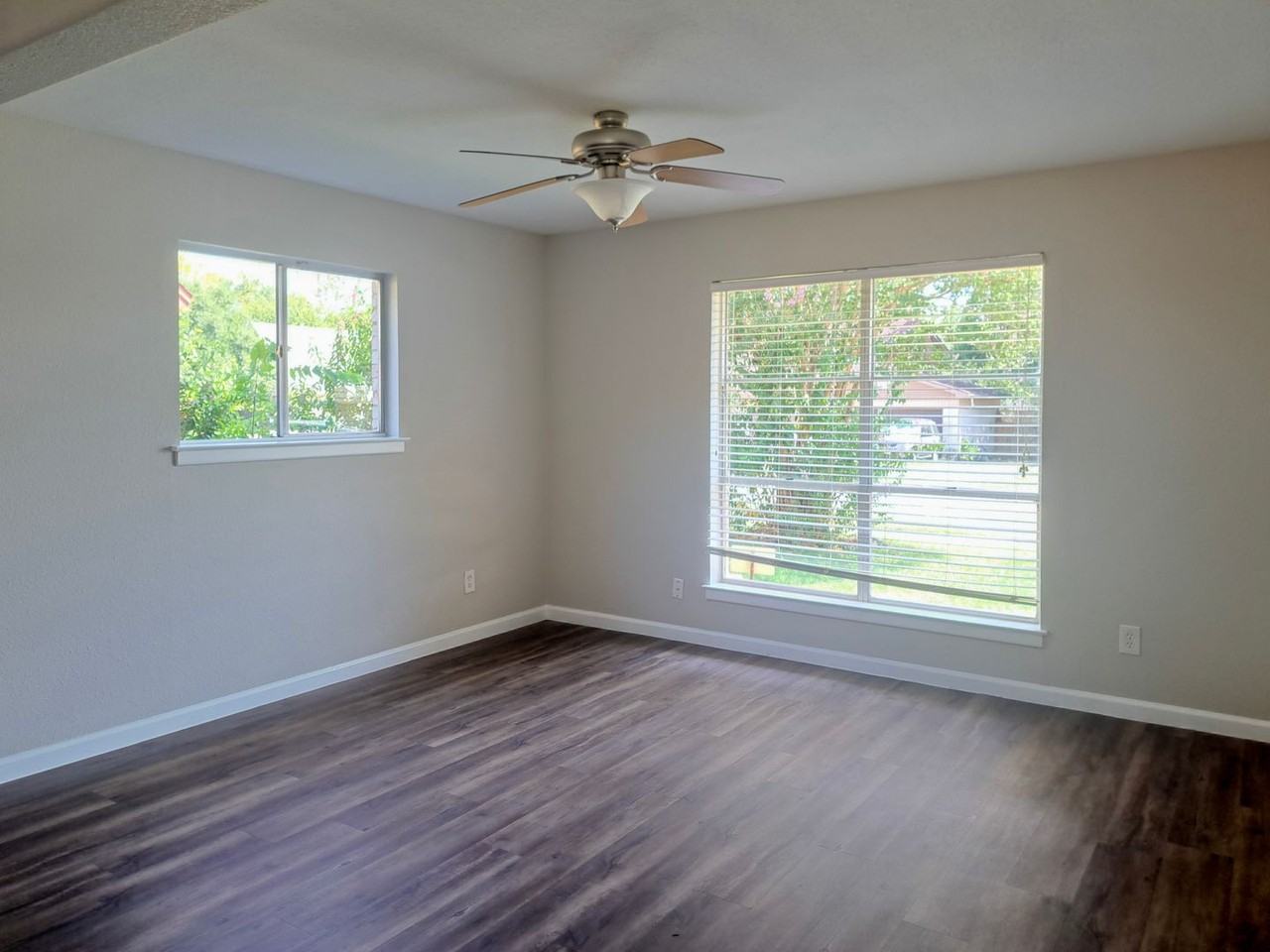 5106 Hughes Dr - Photo 3 of 38