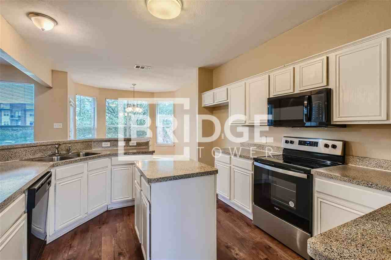 3801 Remington Ct - Photo 6 of 19