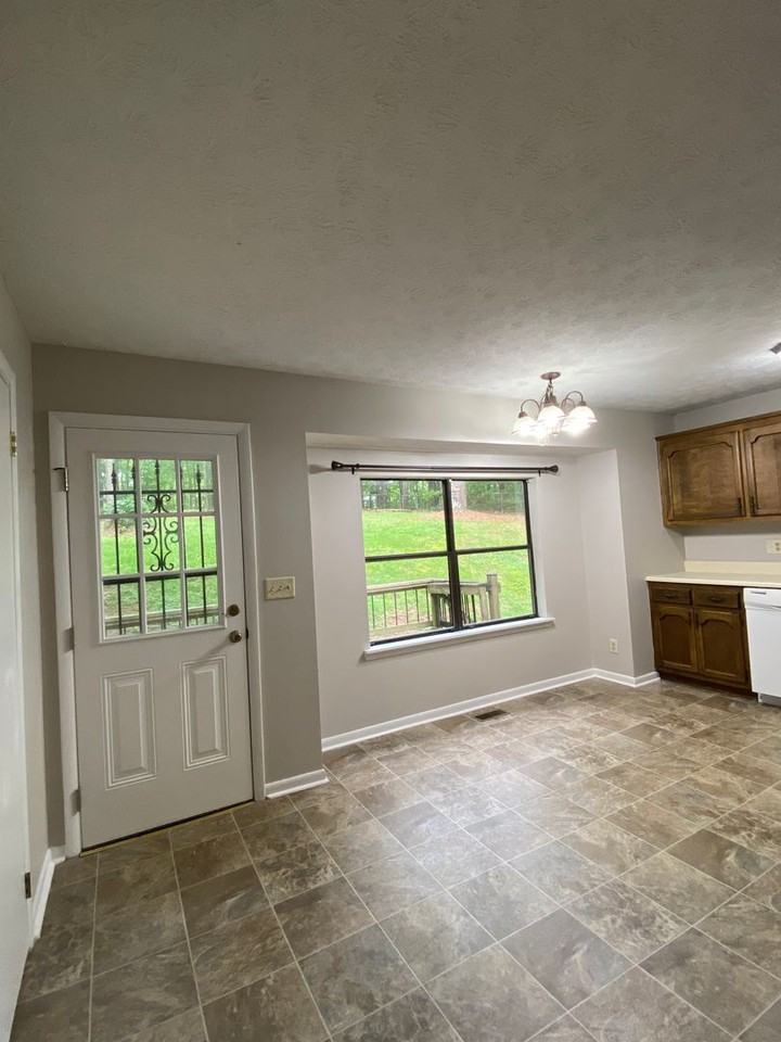 850 Weatherbrook Ln - Photo 3 of 13