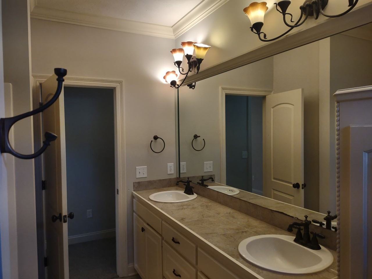 103 Hallmark Pl - Photo 5 of 23