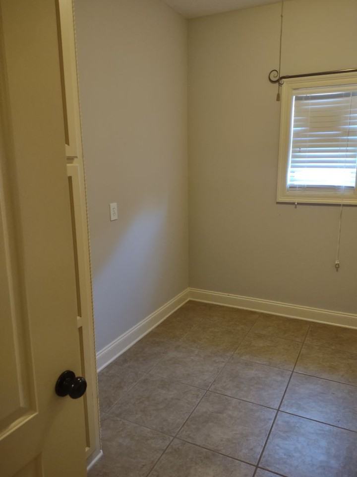 103 Hallmark Pl - Photo 7 of 23