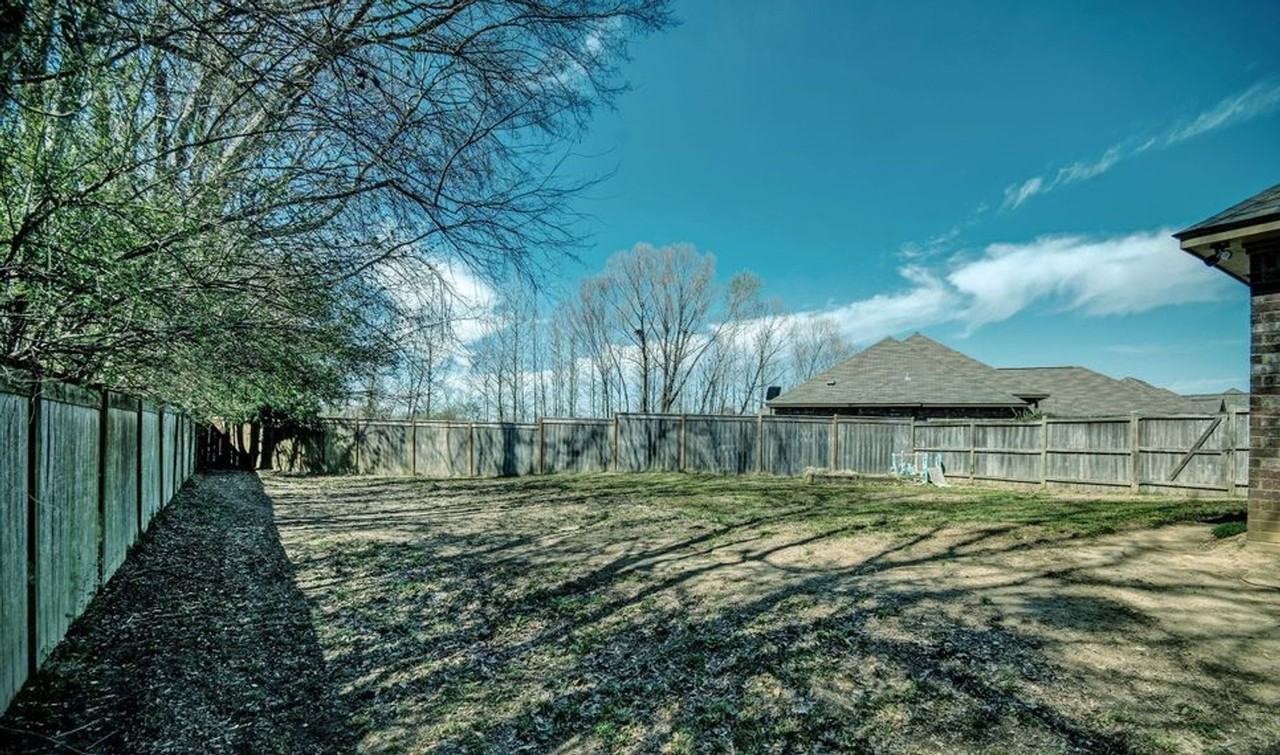 121 Millhouse Dr - Photo 3 of 17