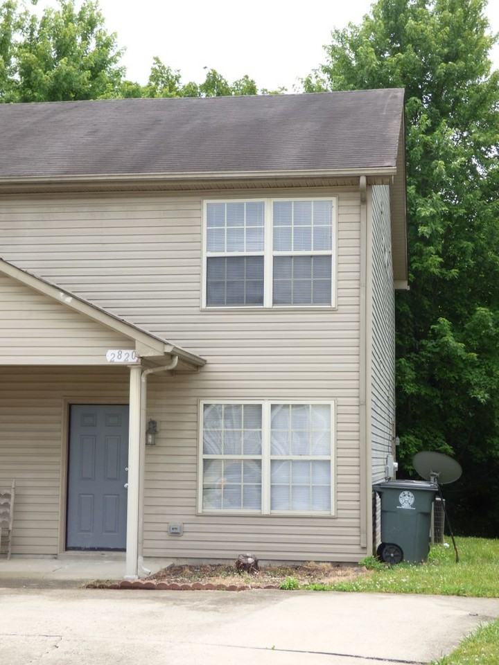 2820 Hanna Pl - Photo 2 of 43