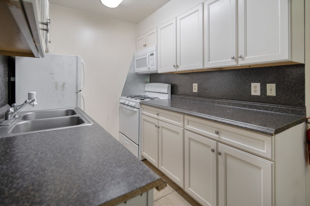 211 Linden Ave - Photo 2 of 16