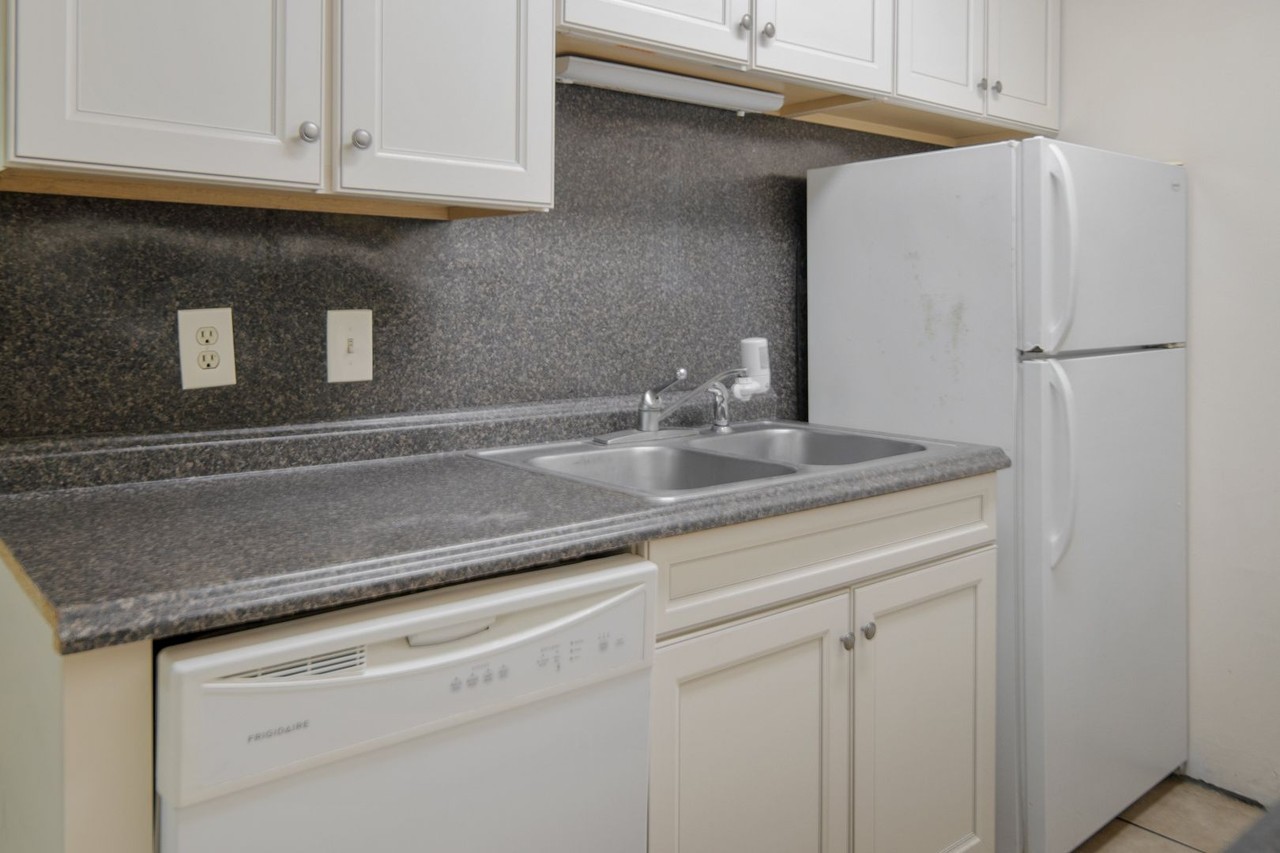 211 Linden Ave - Photo 3 of 16