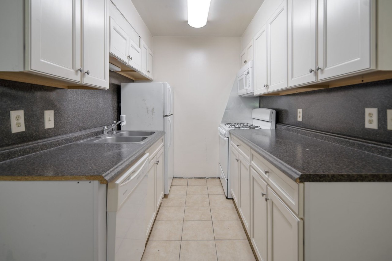 211 Linden Ave - Photo 4 of 16