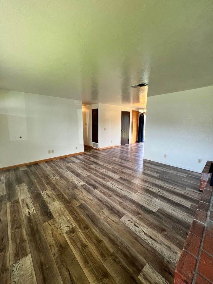 Antoine - Photo 2 of 14