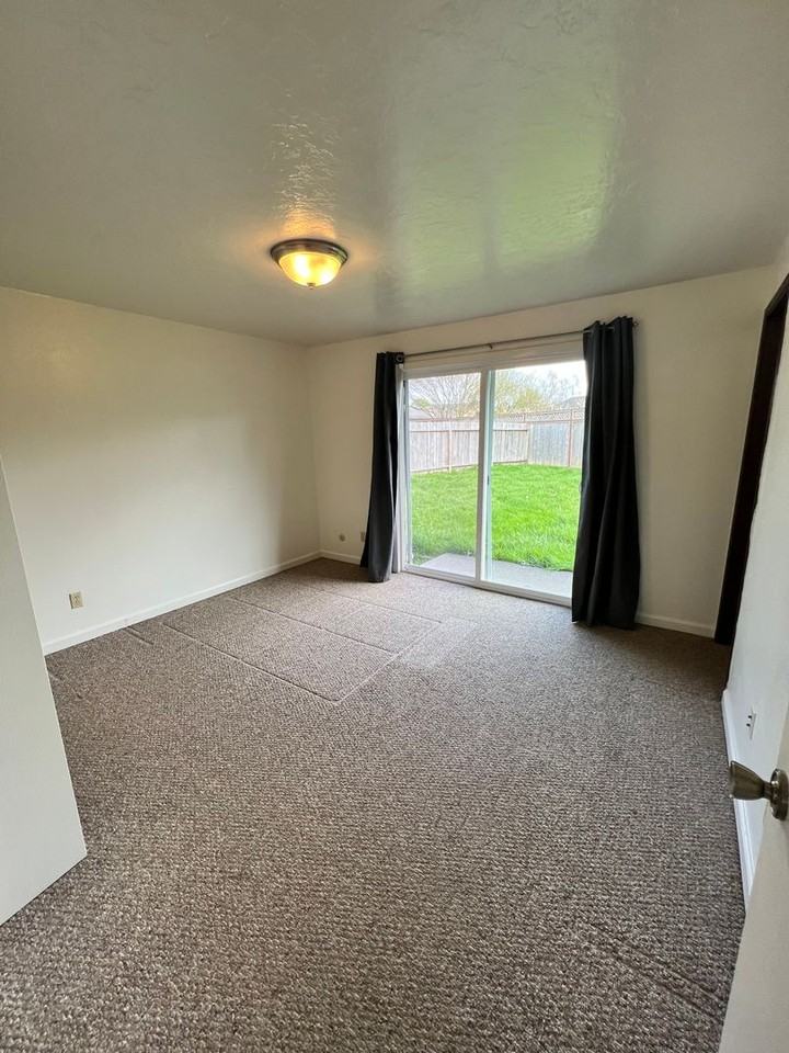 Antoine - Photo 3 of 14