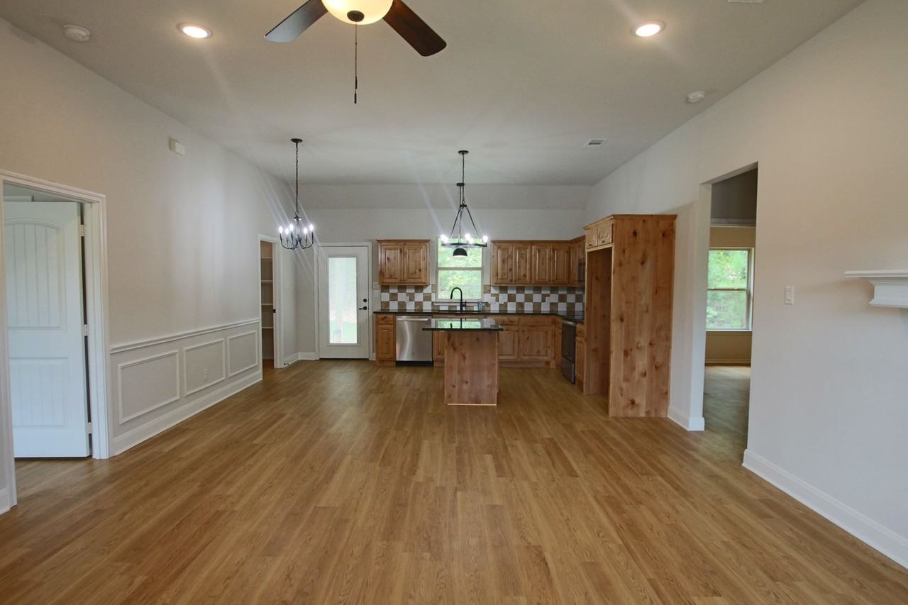 14102 Donna St - Photo 2 of 18
