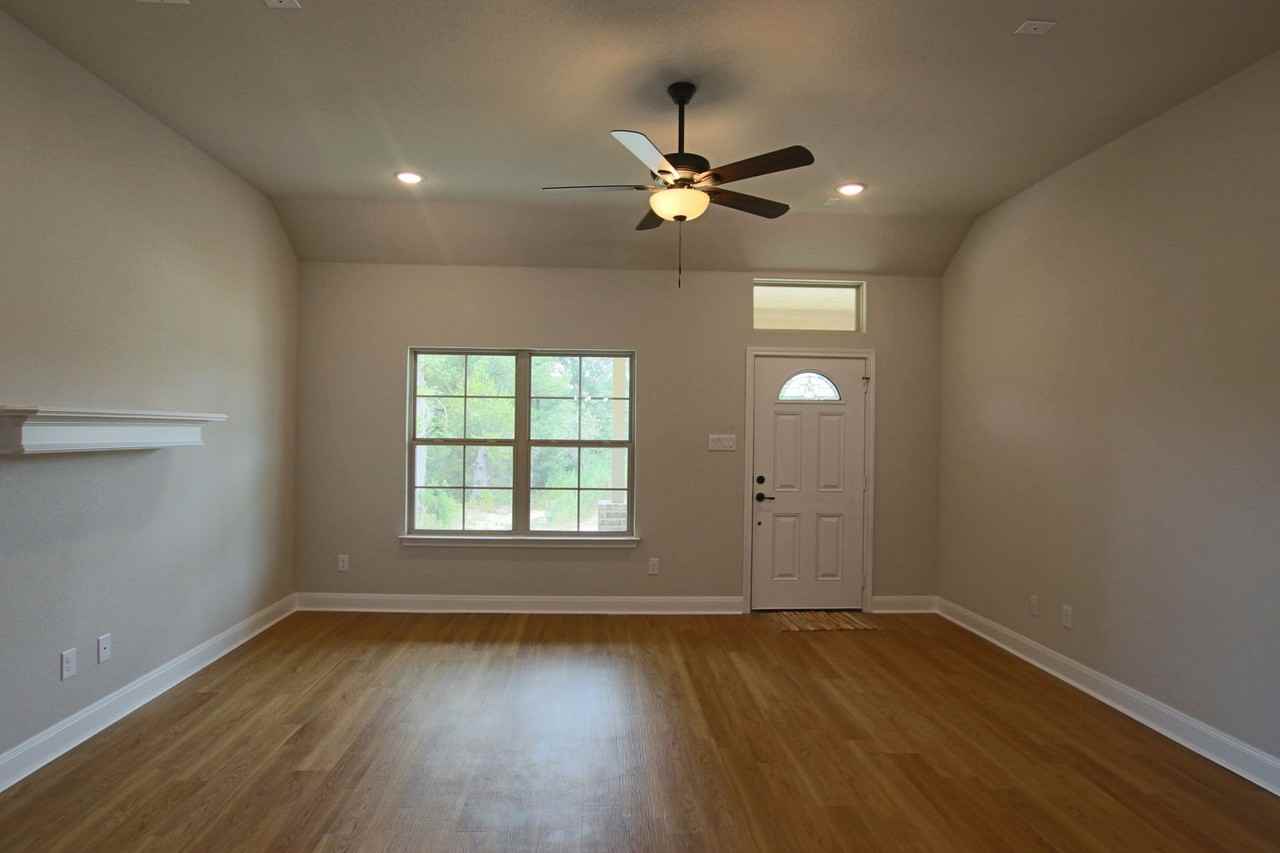 14102 Donna St - Photo 3 of 18