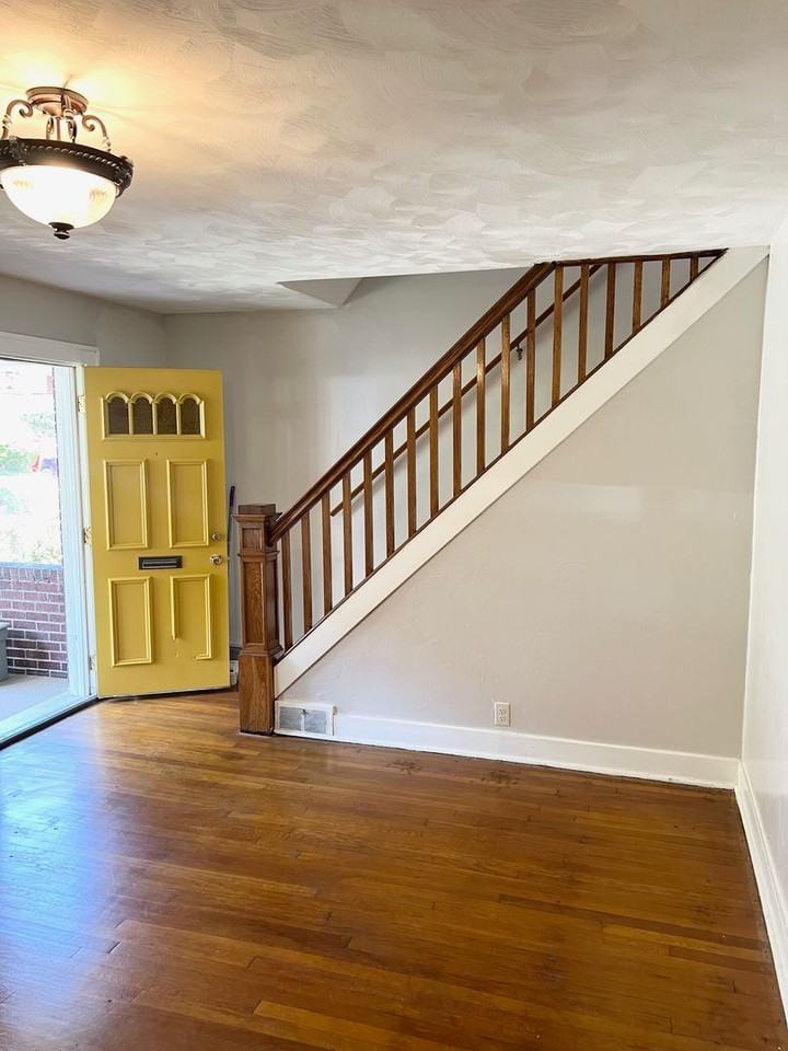 615 Danbury St - Photo 2 of 32