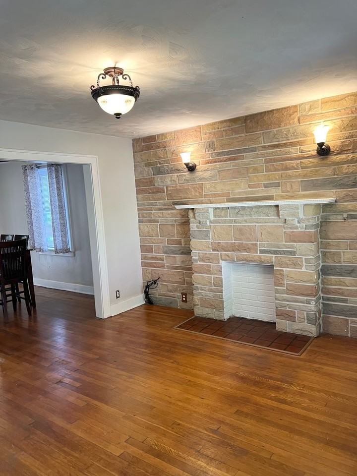 615 Danbury St - Photo 3 of 32