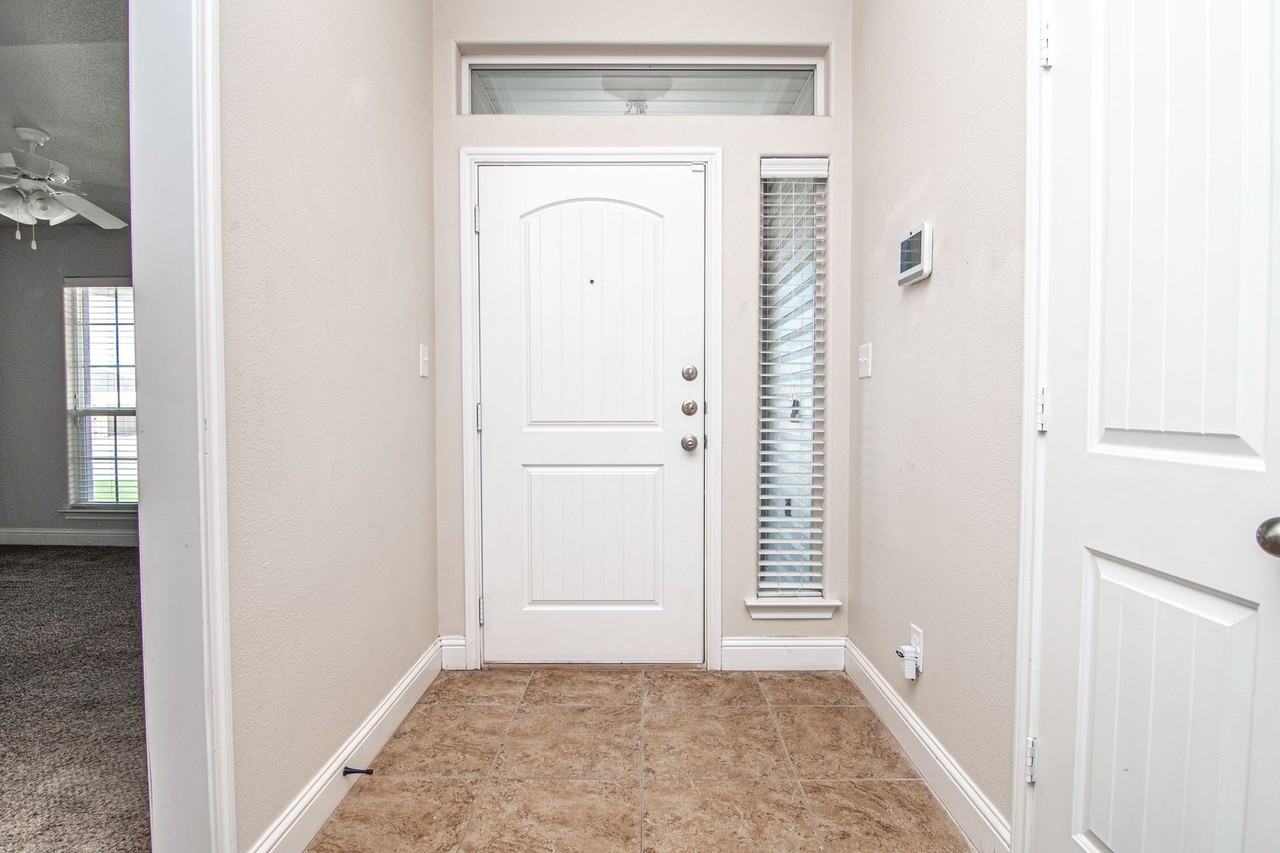 805 Candlestick Dr - Photo 2 of 27