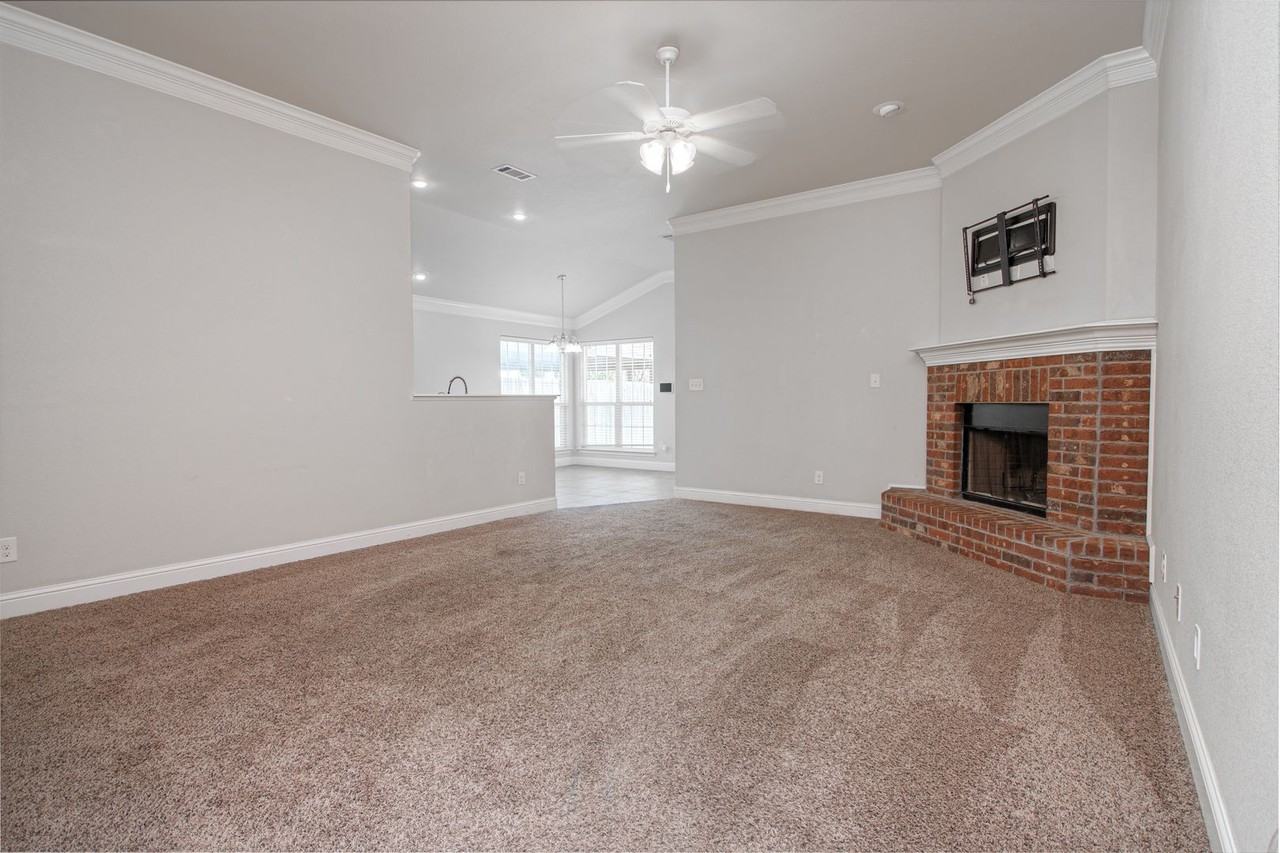 805 Candlestick Dr - Photo 3 of 27