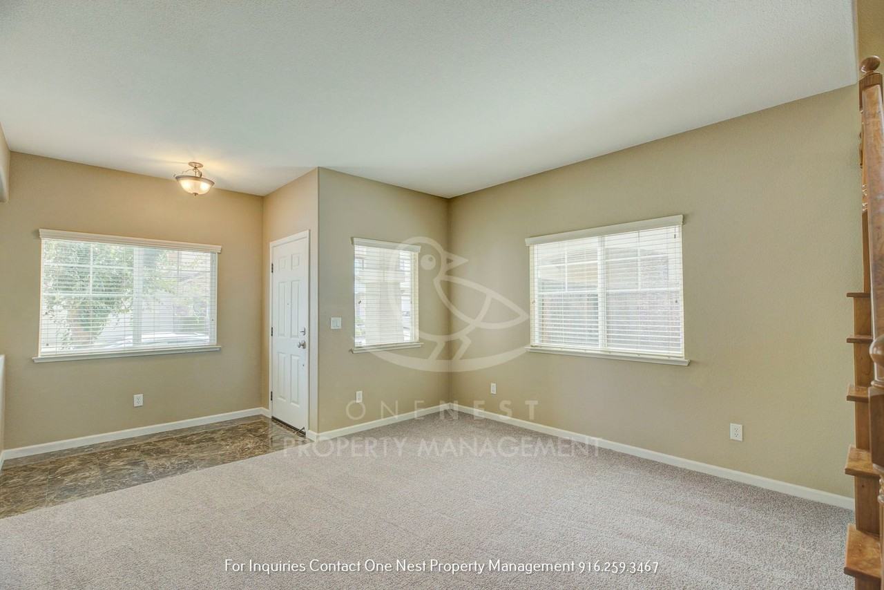 1385 Black Bear St - Photo 4 of 26