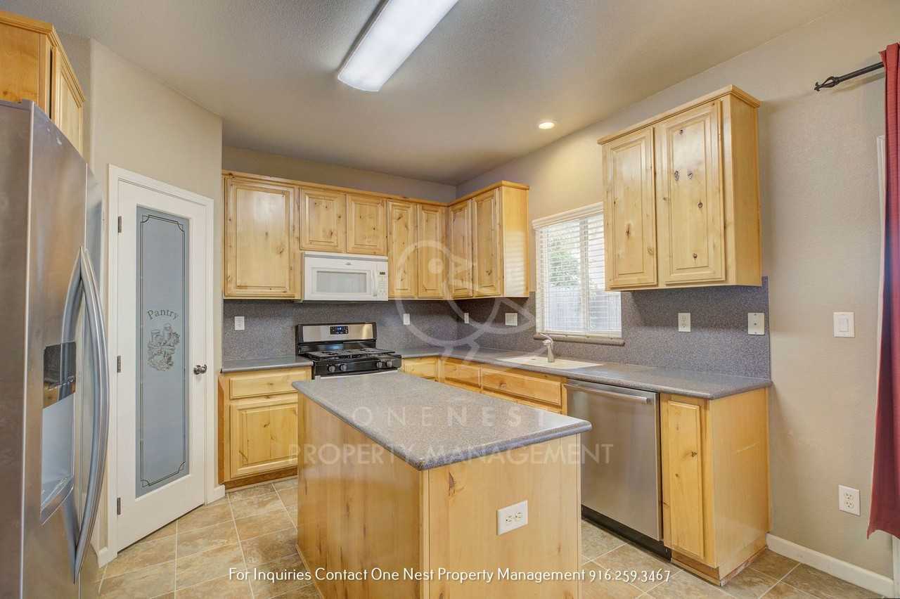 1385 Black Bear St - Photo 5 of 26