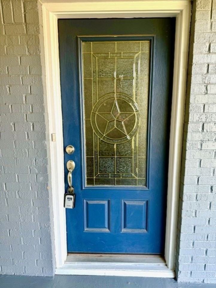 4920 Susan Lee Ln - Photo 2 of 18