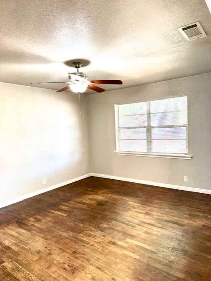 4920 Susan Lee Ln - Photo 3 of 18